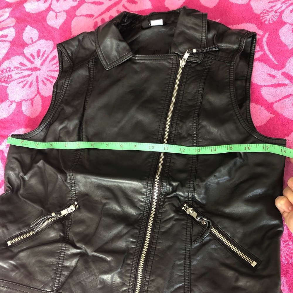 Vest - Picture 2 of 9